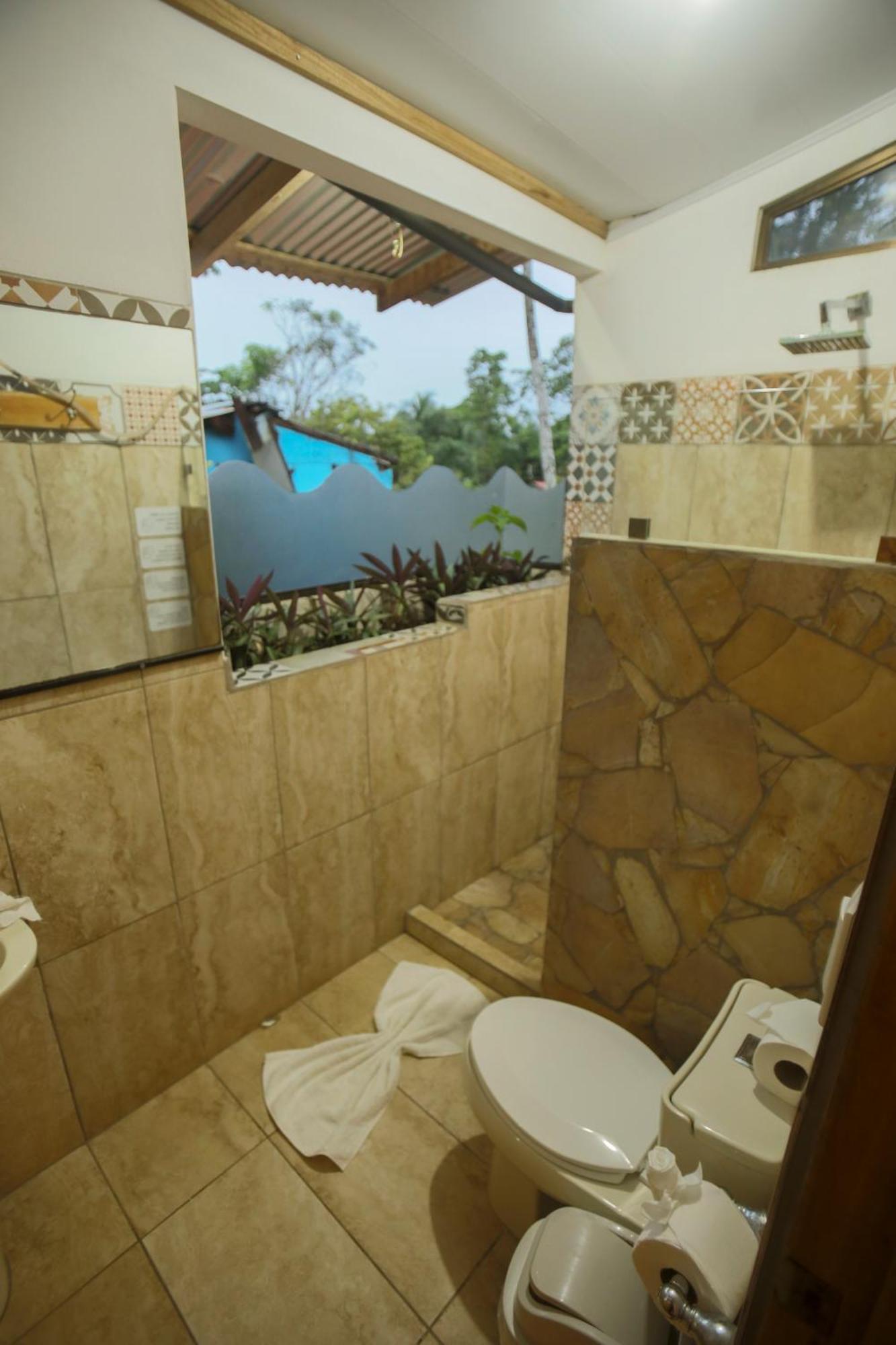 Hotel Pura Natura Beachfront Тортугеро Экстерьер фото
