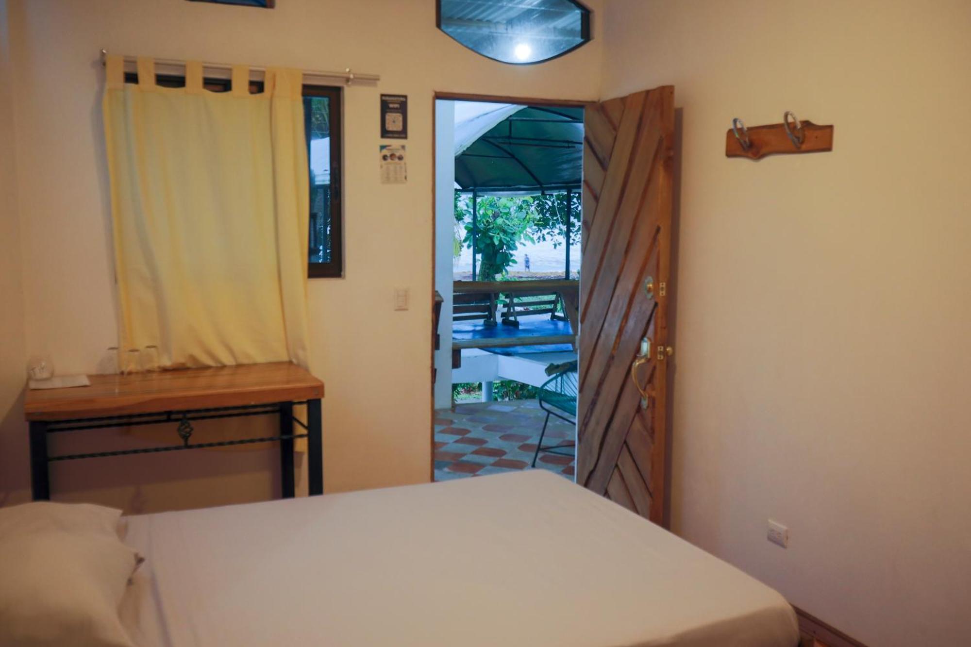 Hotel Pura Natura Beachfront Тортугеро Экстерьер фото